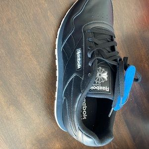 Brand new pair of Reebok Classic Black with the brown step
